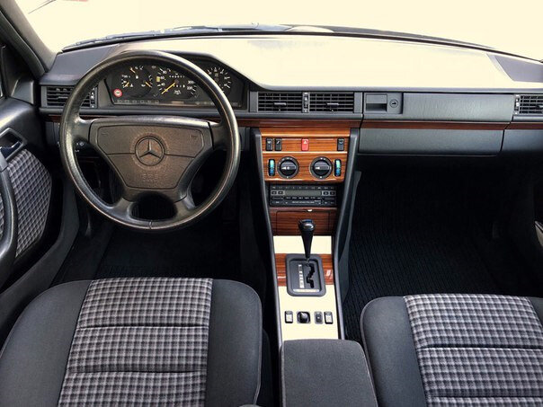 Передняя панель Mercedes-Benz 300 TD 4-matic (W124)