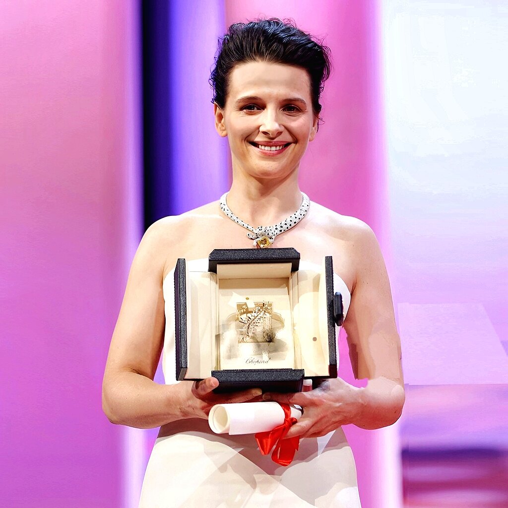 Жюльет Бинош обладательница приза «За лучшую женскую роль» в драме «Копия верна» на 63-ем МКФ в Каннах, 2010 г