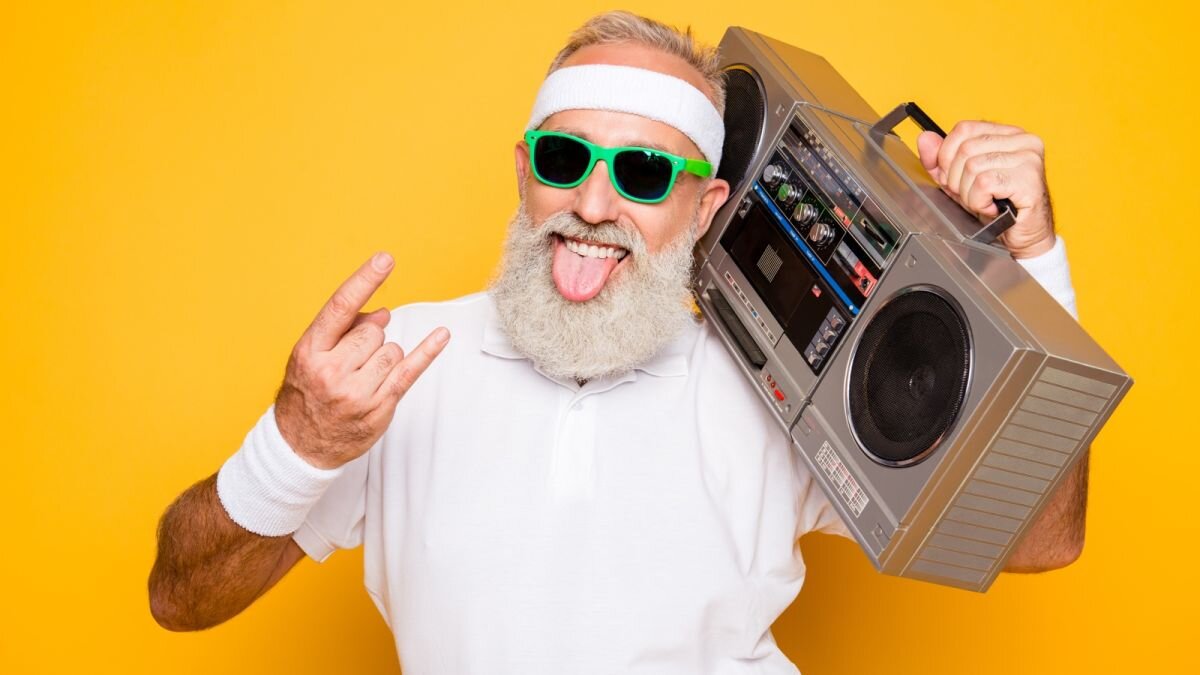 «Свэговый» дед в естестввенной среде обитания📷
