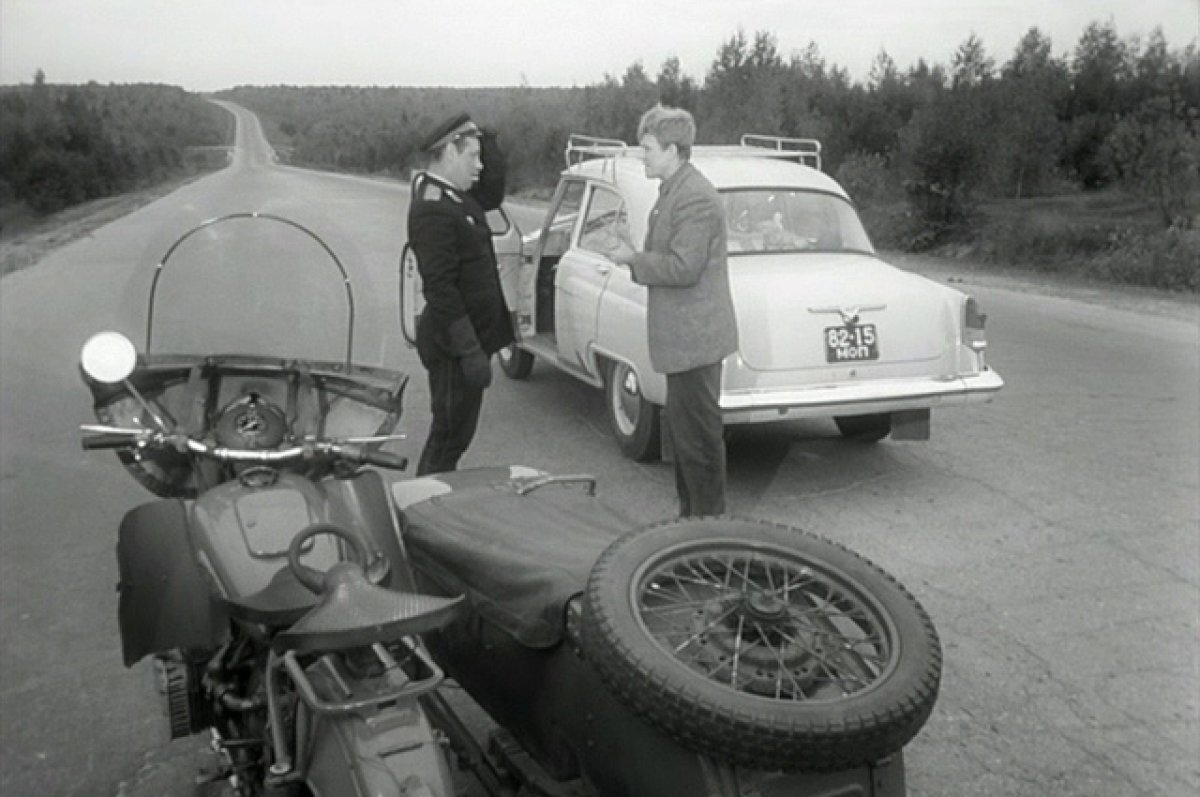    Один из мотоциклов «Урал» играл в фильме «Берегись автомобиля».