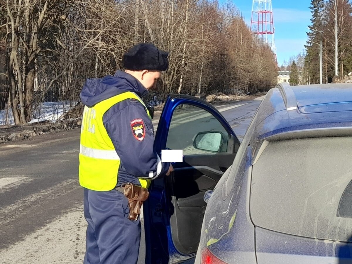 Имеет ли право инспектор ГИБДД изъять флеш карту с видеорегистратора  остановленного водителя, чтобы доказать нарушение ПДД | Автоюрист. Всё о  ДПС. | Дзен