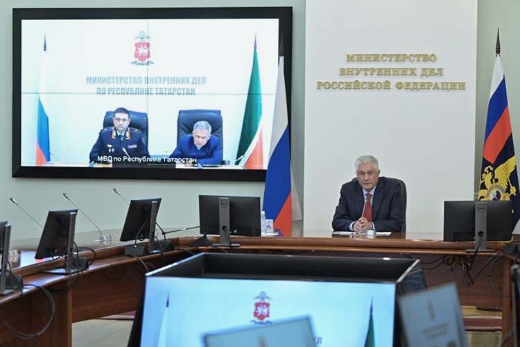    «Нужно стремиться к тому, чтобы каждый виновный был привлечен к ответственности! Другого способа обеспечить реализацию принципа неотвратимости наказания просто не существует», — дал Владимир Колокольцев первое поручение Сатретдинову Фото: мвд.рф