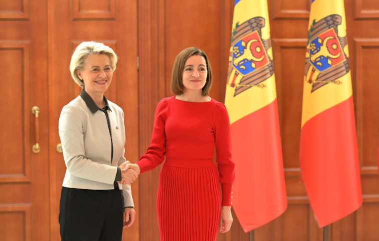 Фрау Фон и Майя Санду (фото с сайта euobserver.com)