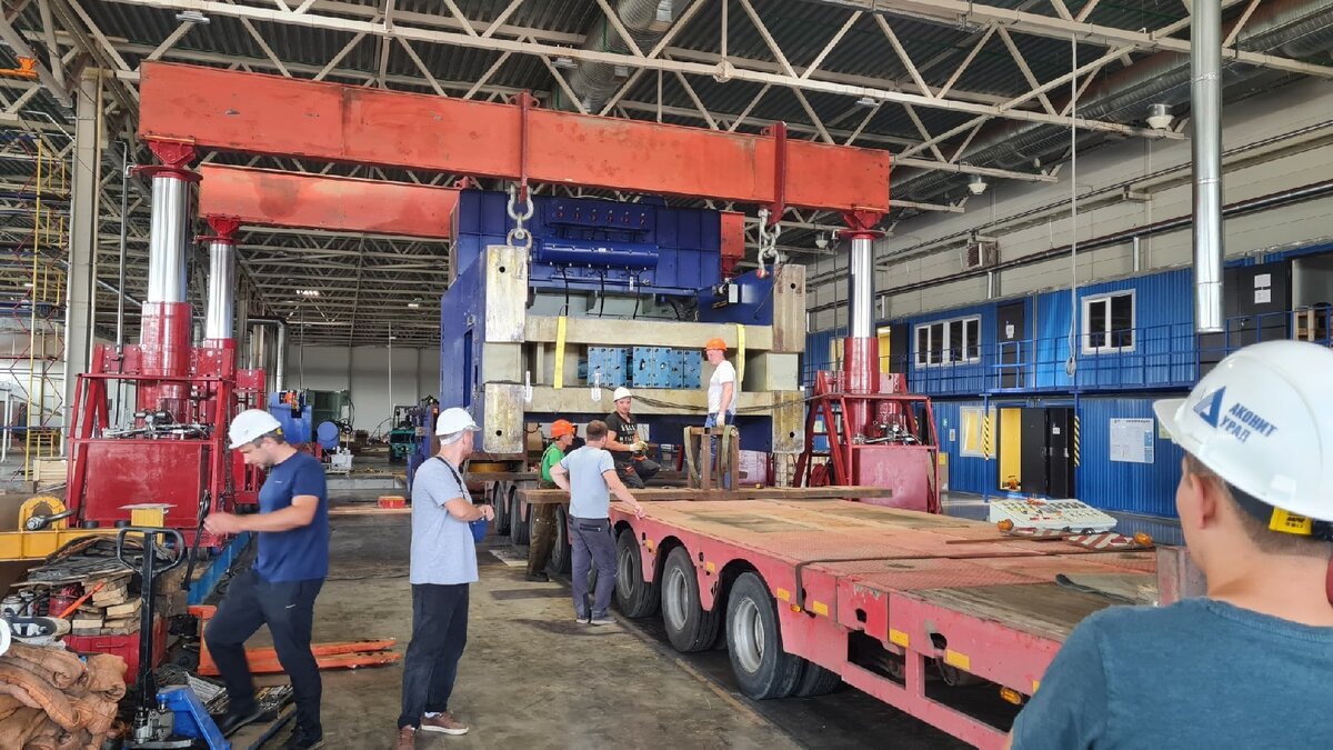 Такелажные работыпо погрузке пресса  массой 80 тонн на автотранспорт  проведенные с  помощью грузоподъемной системы 400 тонн