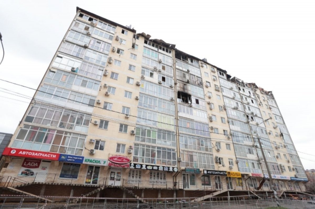 В анапе гореь дом. 2021. Горящий дом 2 этажный. Адрес горящего дома в анапе. Анапа горел многоквартирный дом.