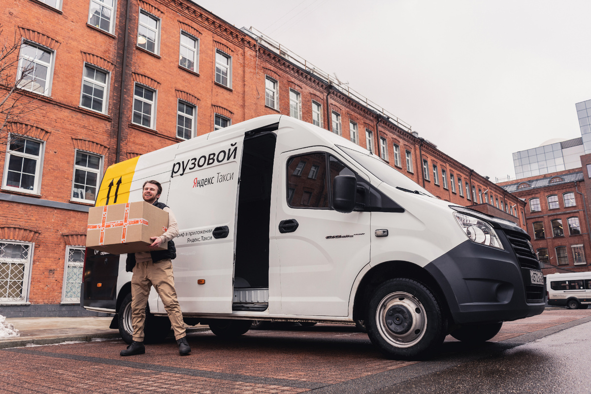 Если будет помогать один грузчик, общий размер не должен превышать 200 см. С двумя грузчиками — 300 см.