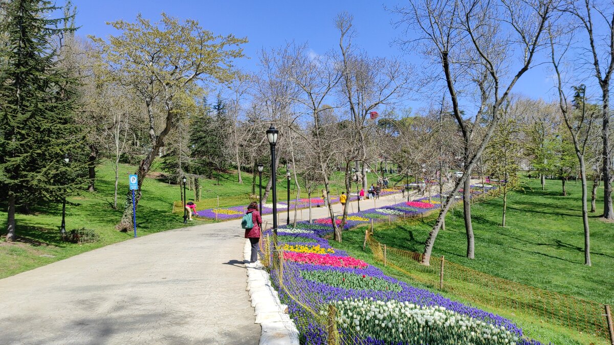 Эмирган в первую очередь тюльпановый парк. Но не только. Фото: Кирилл Полиенко/Polienko: путешествуем вдвоём