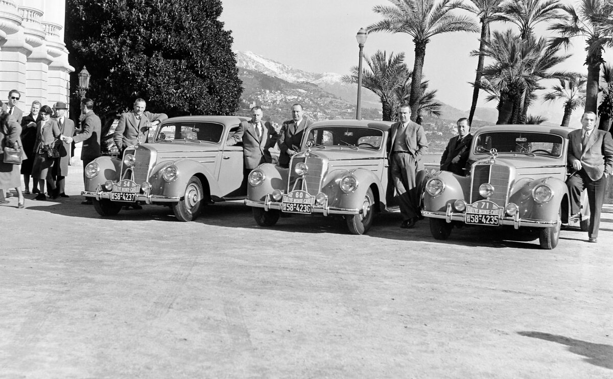 Ралли "Монте-Карло" 1952 года. Слева направо: Гайер - Клинг, Куррле - Караччиола, Групп - Ланг