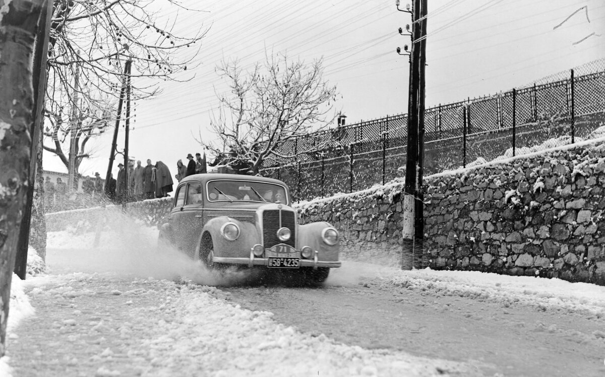 Херманн Ланг-Эрвин Групп, "Мерседес-Бенц-220" № 71, ралли "Монте-Карло" 1952 года