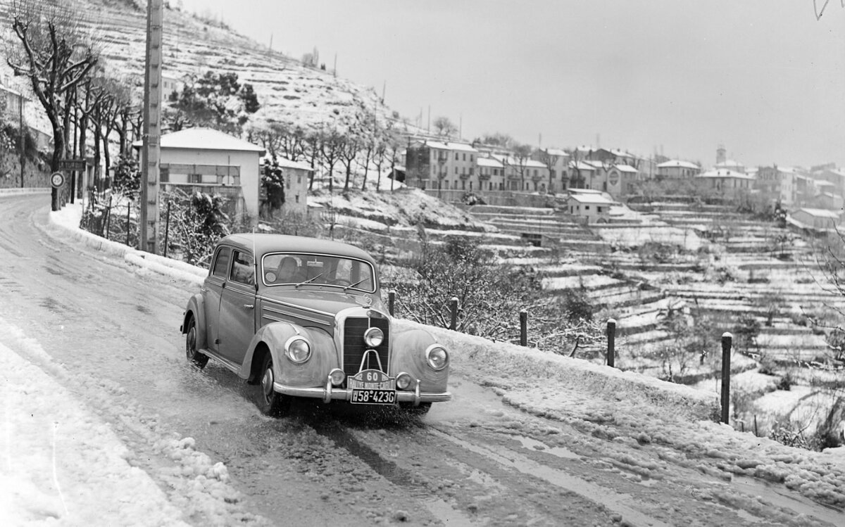 Руди Караччиола - Пауль Куррле, "Мерседес-Бенц-220" № 71, ралли "Монте-Карло" 1952 года