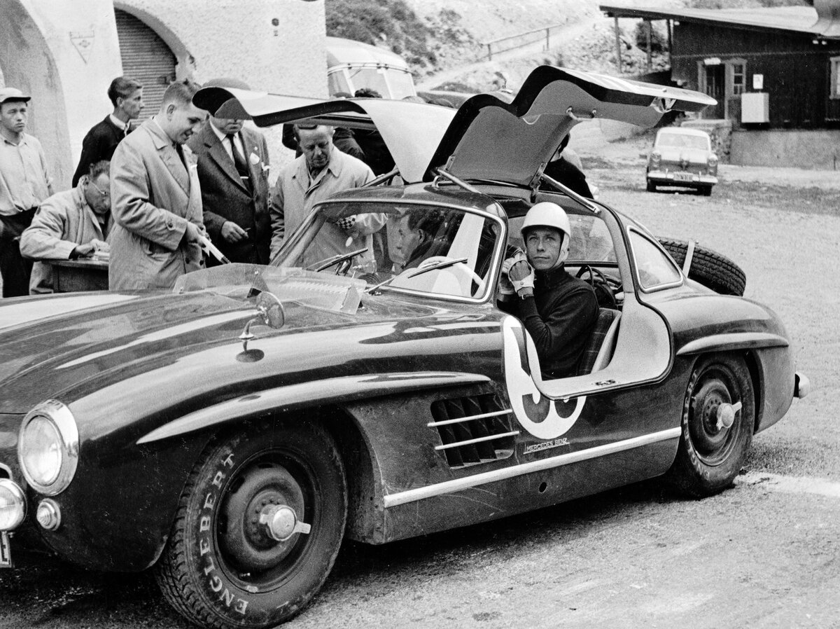 Оливье Жендебьен и его "Мерсдес-Бенц-300SL" № 56 в ралли Льеж - Рим - Льеж 1955 года