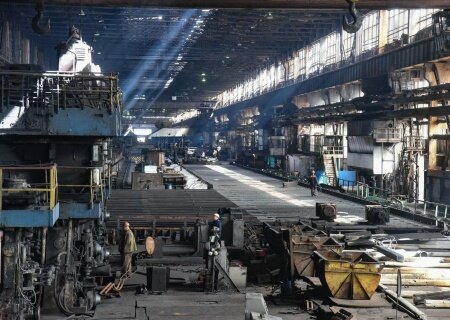    «Производство еле живое». На Алчевском меткомбинате в ЛНР не хватает кадров. Приехавшие таджики не могут заменить мобилизованных рабочих