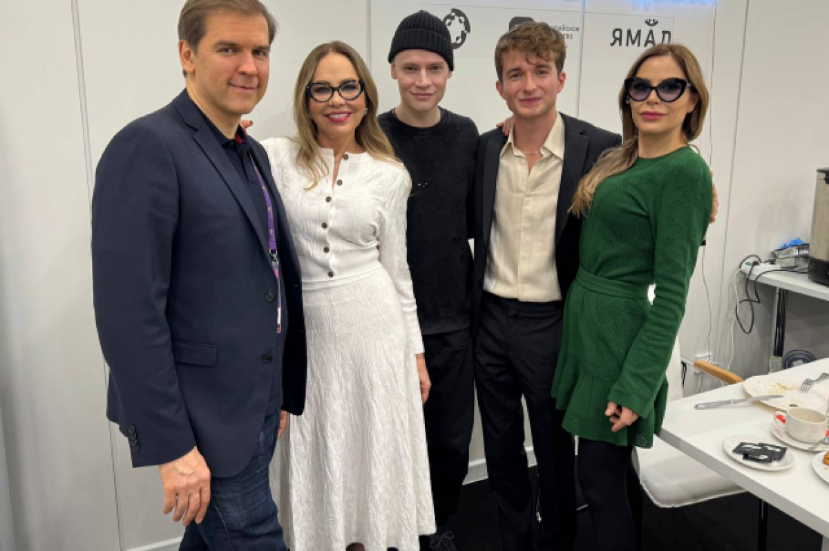    SHAMAN научил Орнеллу Мути целоваться по-русски