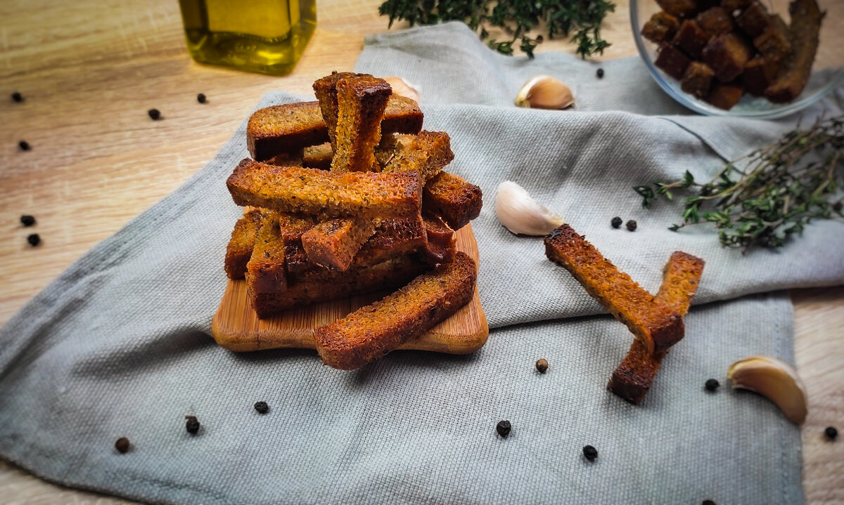 Чесночные сухарики в духовке. Вкусная закуска для любой компании. Выбери  какие вкуснее | Проще-Вкуснее | Дзен