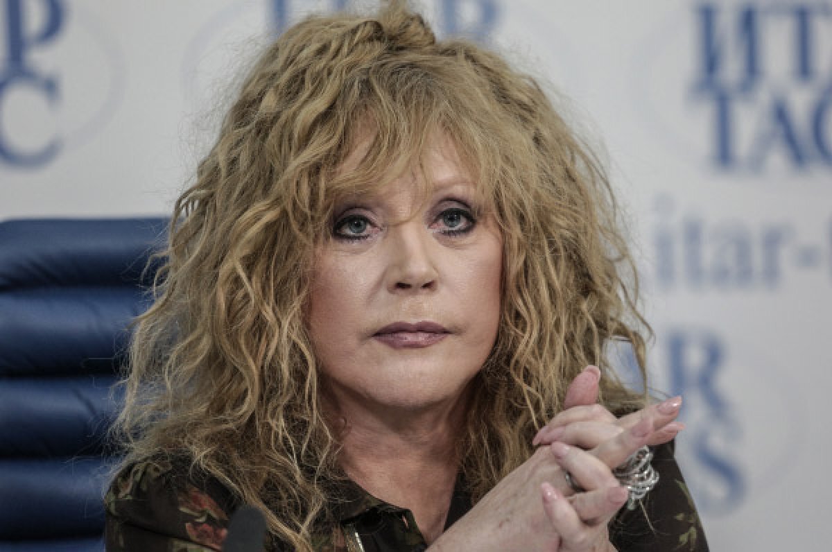    Алла Пугачева.