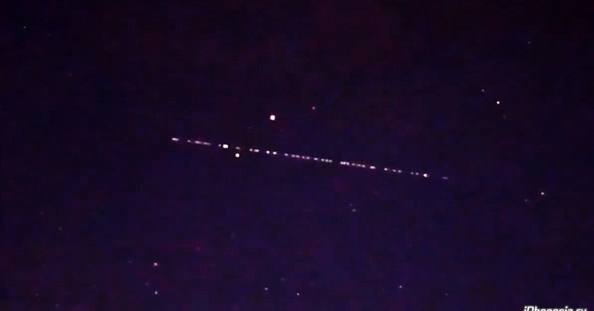 Спутники Маска в небе над Екатеринбургом