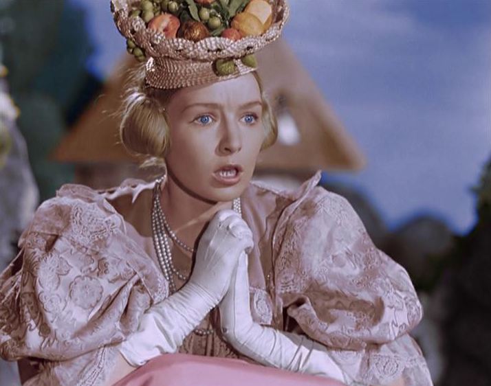 Тамара Сезеневская в роли Марьяны. Фото: кадр из фильма "Золушка" (1947)