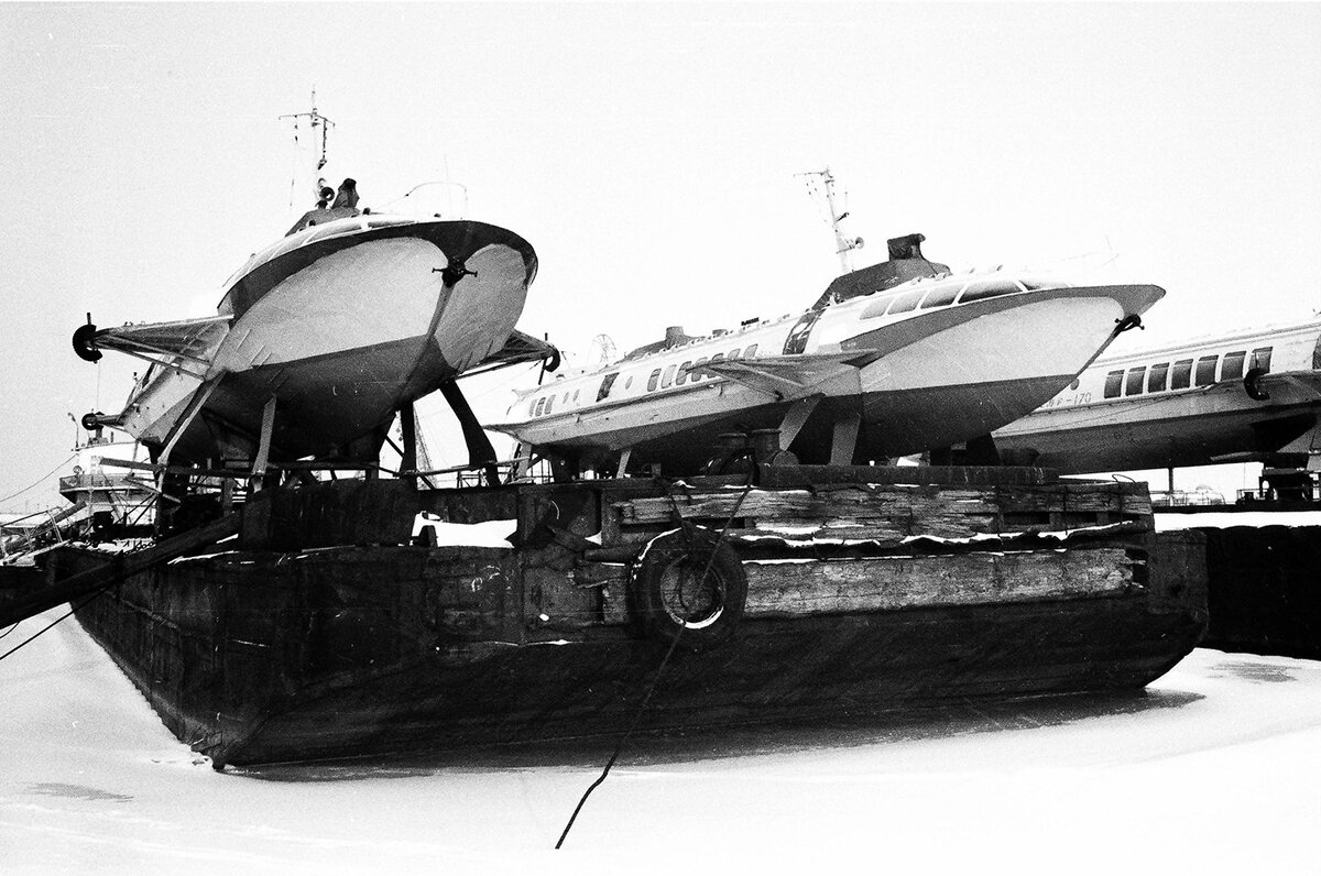СПК «Комета-14», СПК «Комета-19», Чебоксары, речной порт, январь 1989 года. Фотография © Владимир Иванов