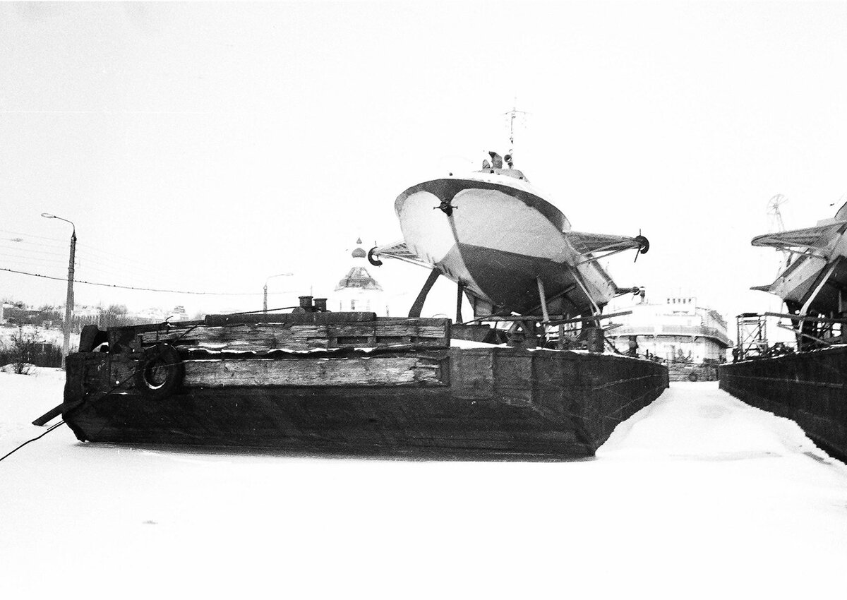 СПК «Комета-14», СПК «Комета-19», Чебоксары, речной порт, январь 1989 года. Фотография © Владимир Иванов