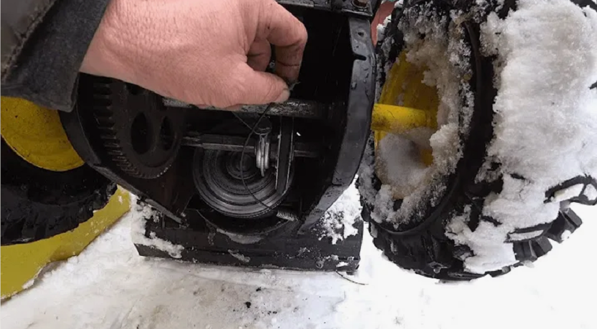 Привод снегоуборщика хутер. Снегоуборщик huter sgc 4100lx. Снегоуборщик sgc 4100. Снегоуборщик бензиновый huter sgc 4000e. Запчасти для снегоуборщика huter sgc 4100.