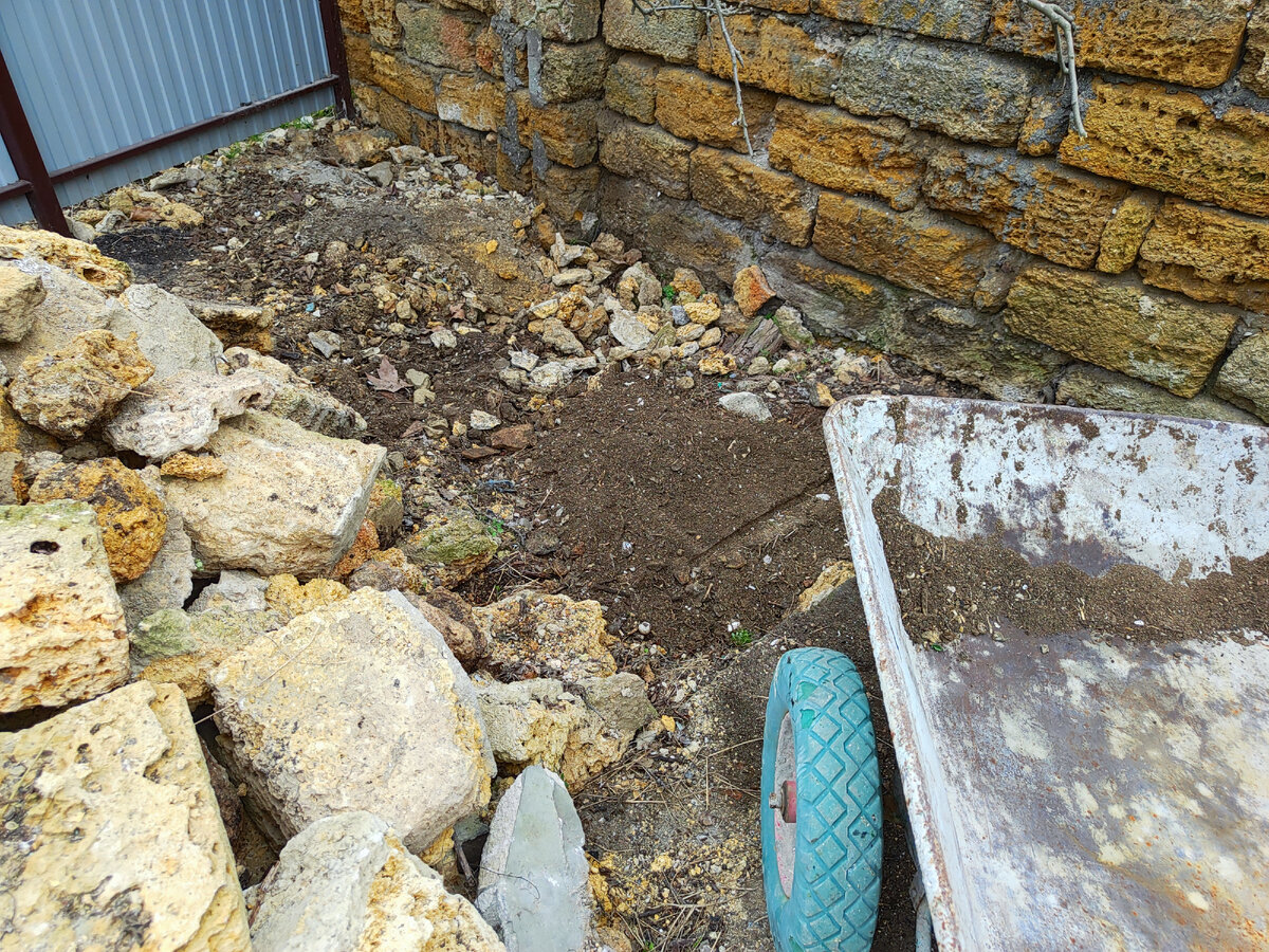 мелкие камни и грунт что похуже