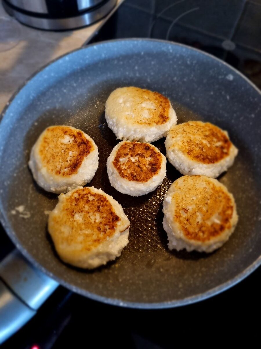 Рецепт нежных сырников с сахаром (творог обезжиренный) | The Little_Fox  cooks | Дзен