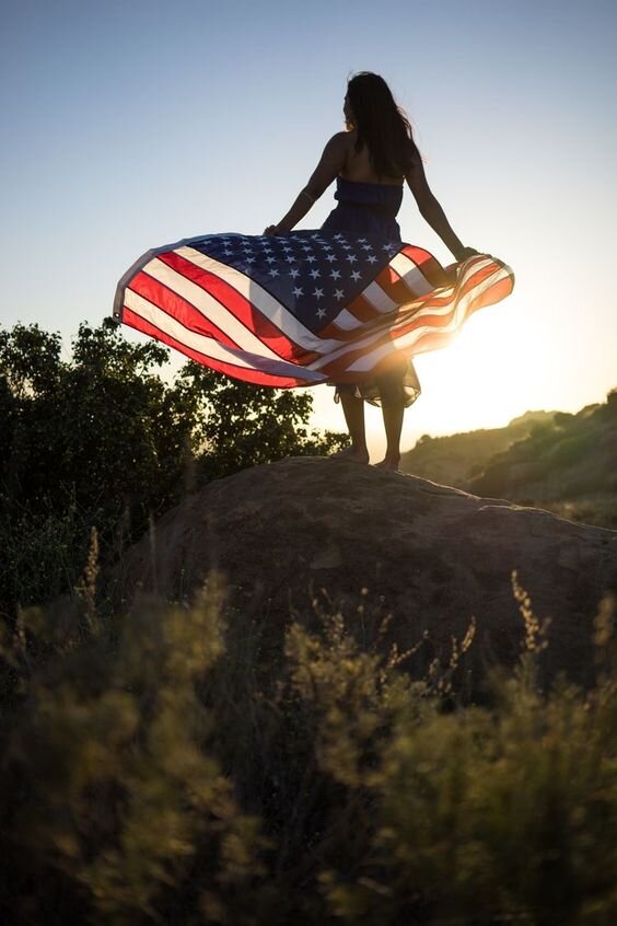 Одинокая американочка.
https://i.pinimg.com/564x/9a/28/e9/9a28e99579d07637be3911a5f9a0c3ca.jpg