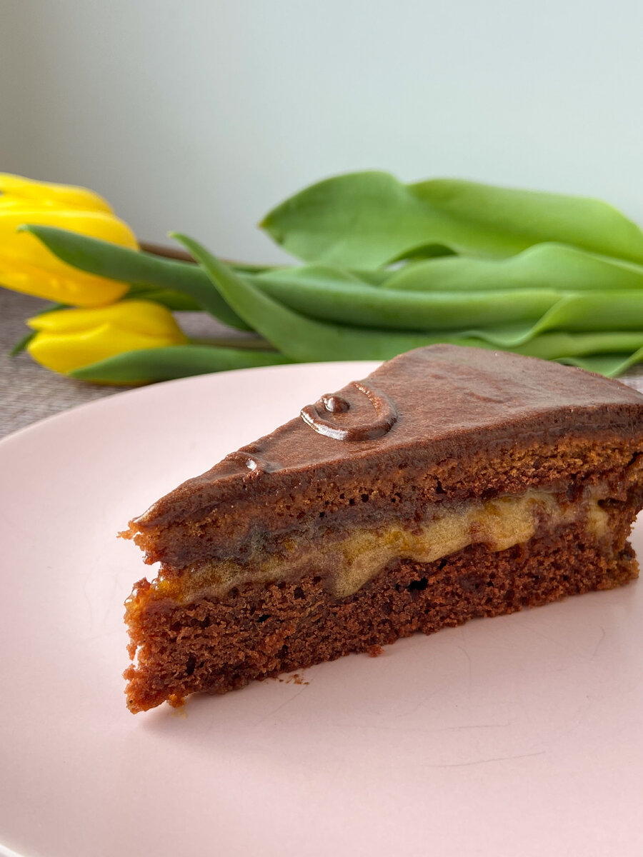 Кстати, Захер - это фамилия австрийского кондитера, которому принадлежит идея этого торта😉