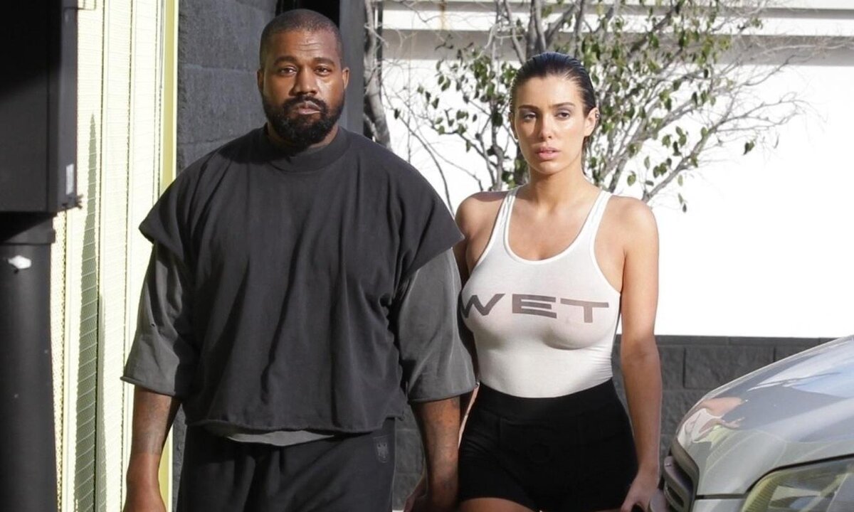 Гриллзы канье. Канье уэст зубы. Канье вест 2004 год. Канье уэст зубы. Канье вест grillz.