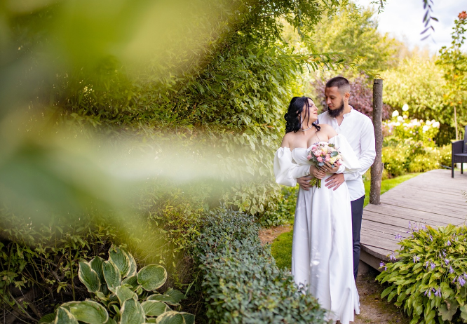 молодожены в загсе. как можно пожениться. свадьба взрослых людей. как можно пожениться. как можно пожениться.