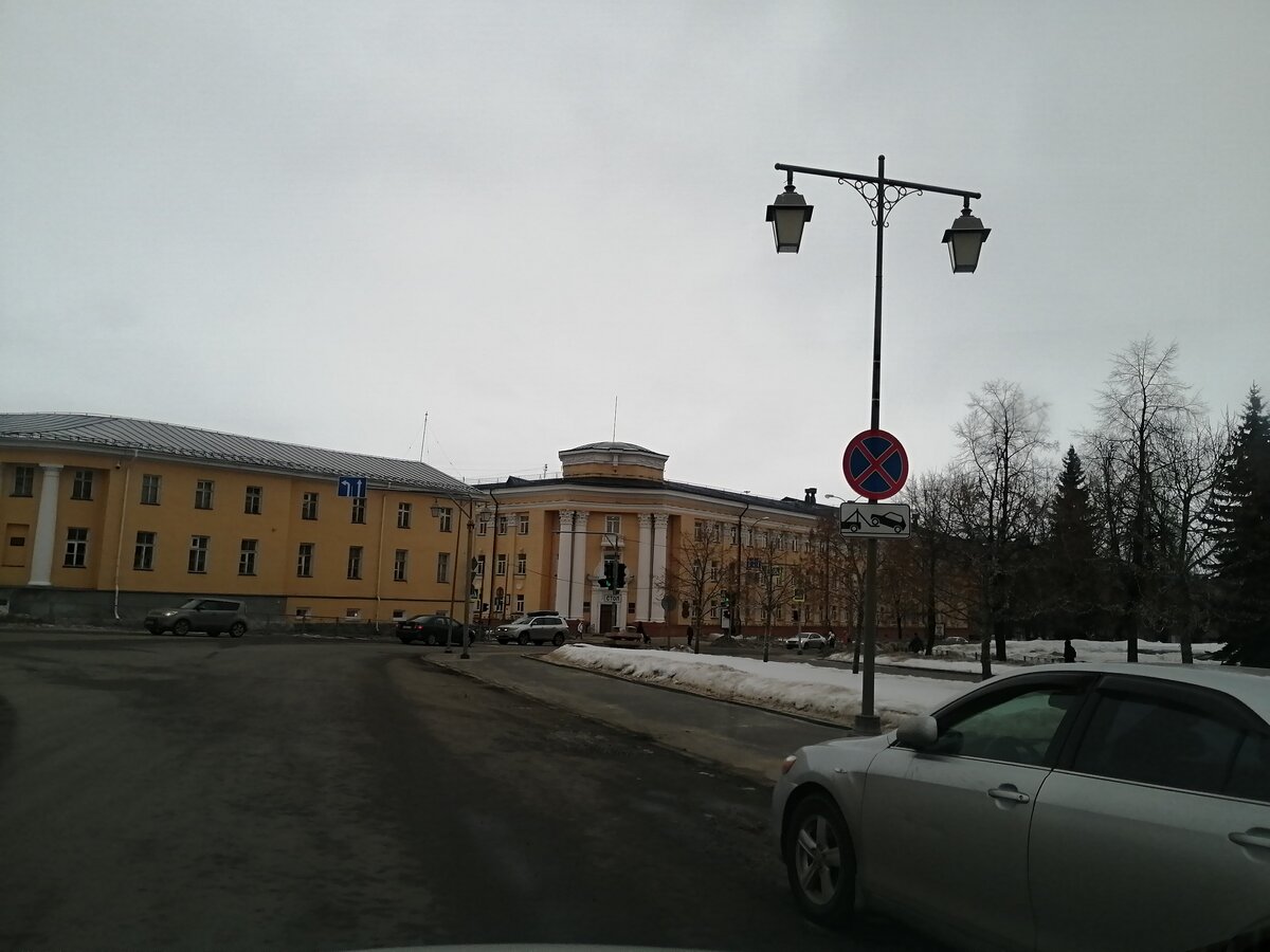    В Петрозаводске в массовом порядке запрещают парковкуМаксим Берштейн