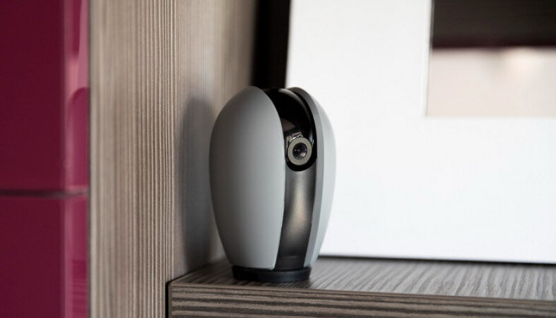 Скрытая камера снимала женщин на интимной процедуре в салоне красоты ...