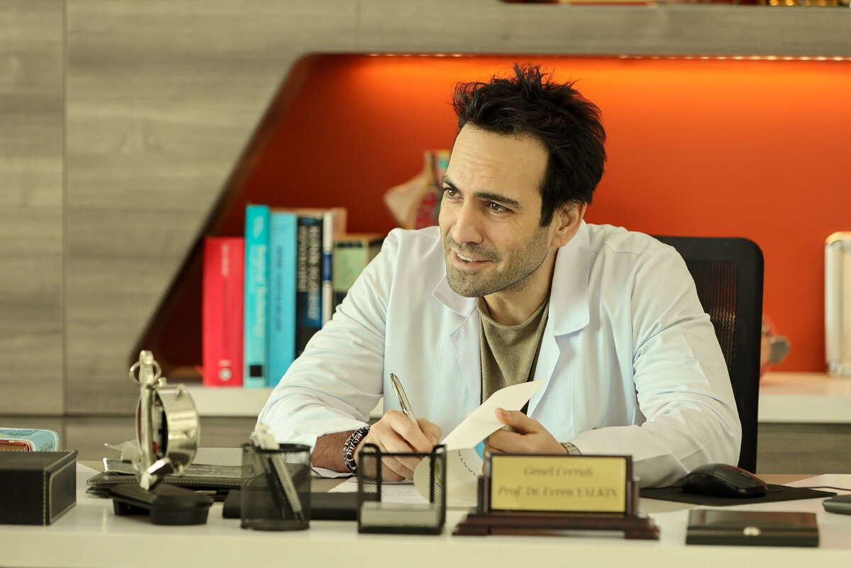 Эврен/Бугра Гюльсой (источник: fangolos.ru)