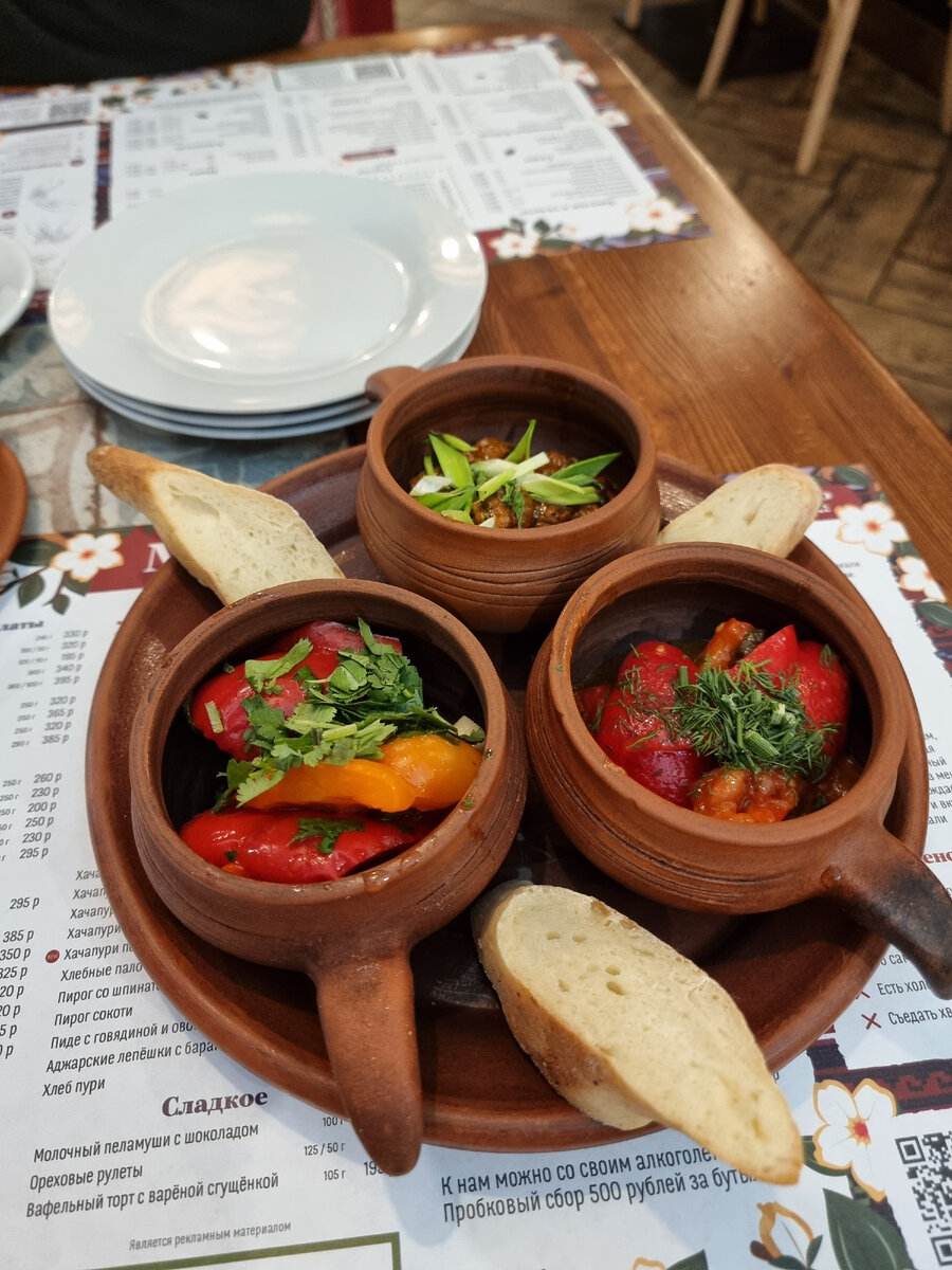 Новороссийск сегодня пасмурный и дождливый, а мы не унываем и вкусно кушаем  в ресторане | Я живу на море🌊 | Дзен