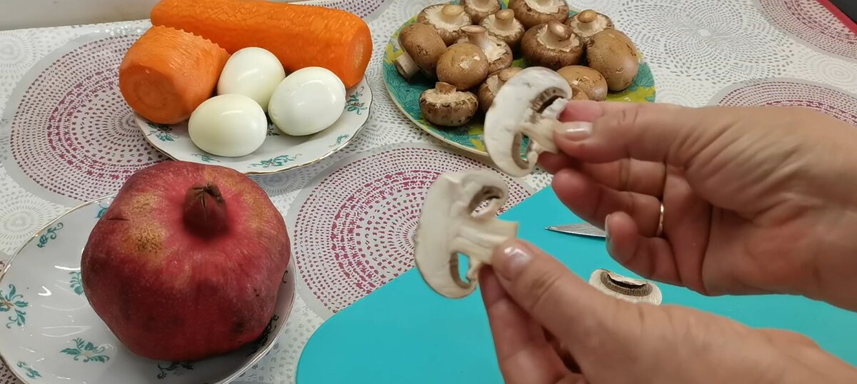 Несколько обжаренных грибов оставила для украшения. Фото автора. 