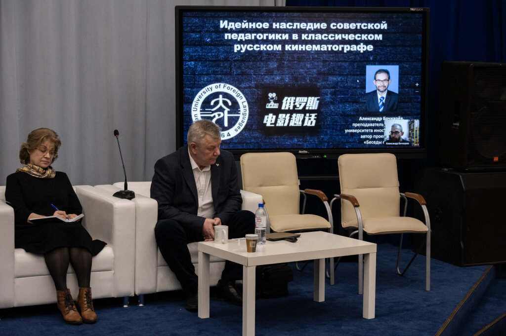 Школьники в музее. Нхтк им д. Новосибирский химико-технологический колледж менделеева. Менделеевские чтения 2024. Нхтк менделеева новосибирск.