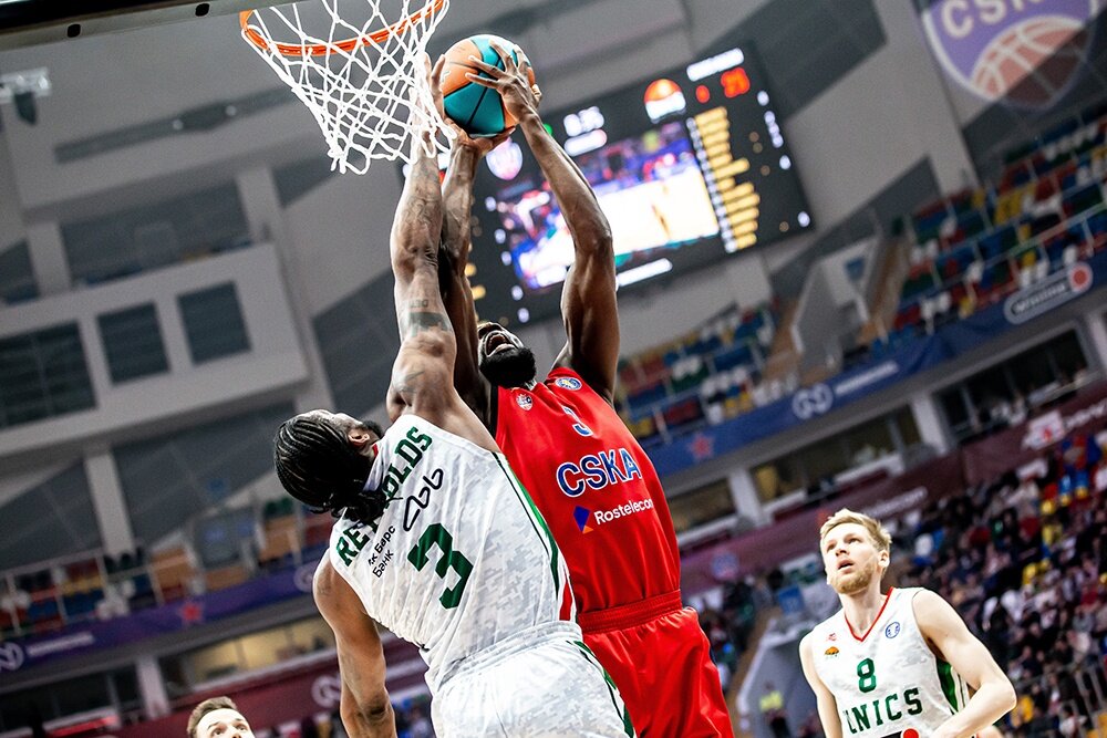    В воскресенье, 10 марта, с 13.55 смотрите на "Матч! Игра" встречу баскетбольной Единой лиги "Локомотив-Кубань" - ЦСКА. Армейцы во вторник уступили казанскому УНИКСу 78:84 (момент игры на фото). Это четвертое подряд поражение "красно-синих", для них лимит неудач уже исчерпан. / Мария Залознова / vtbleague