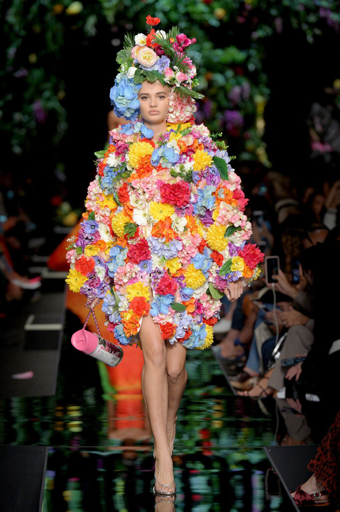 Moschino Flowers show.Moschino. Весна-лето 