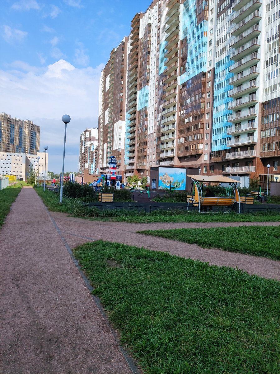 В ЖК Чистое небо входит очень много домов и все они с отличными детскими площадками
