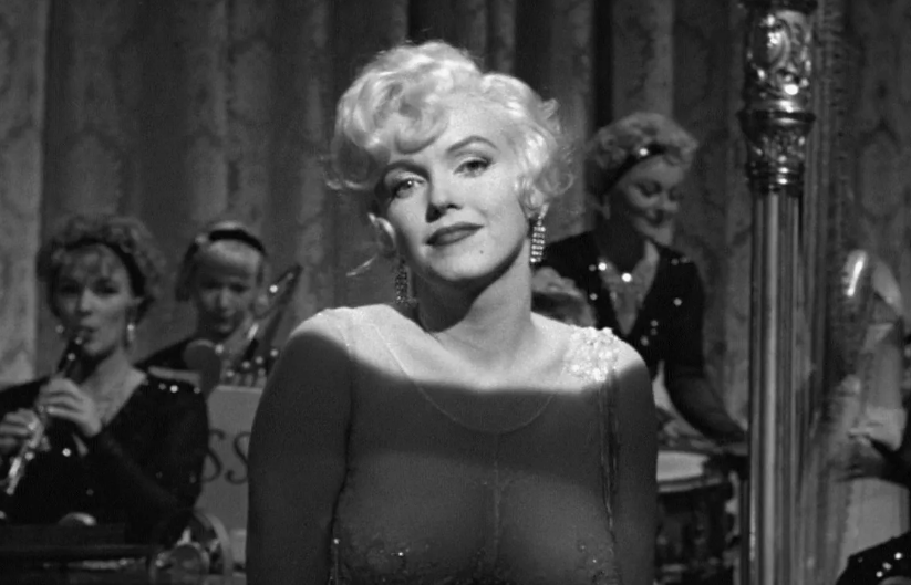 Безусловно, фильм "В джазе только девушки", вышедший в 1959 году, можно назвать фильмом на все времена и одной из самых культовых мировых комедий.-6