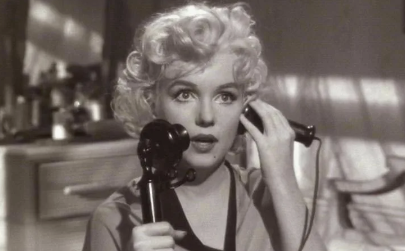 Безусловно, фильм "В джазе только девушки", вышедший в 1959 году, можно назвать фильмом на все времена и одной из самых культовых мировых комедий.-10