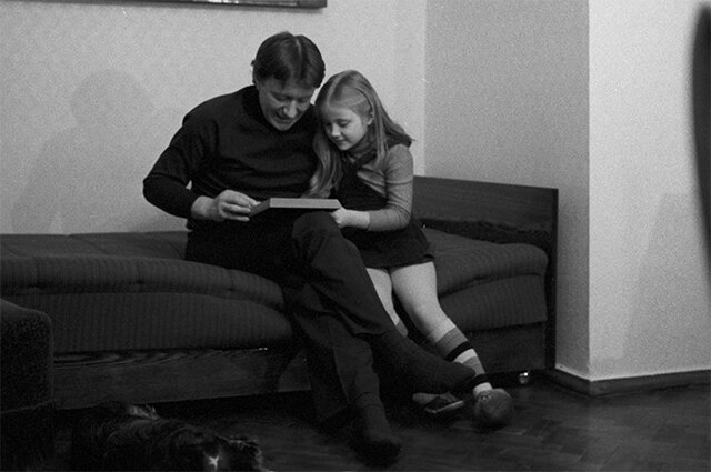  Заслуженный артист РСФСР Андрей Миронов с дочерью Машей. 1980 г. Фото: РИА Новости/ Виталий Арутюнов