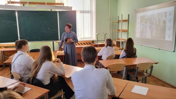    Урок проводит Людмила БАБКИНА
