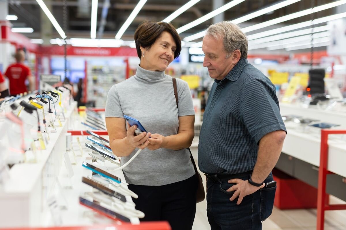 Подключите новый тариф сразу после покупки телефона. В торговых центрах обычно работают несколько салонов сотовой связи📷
