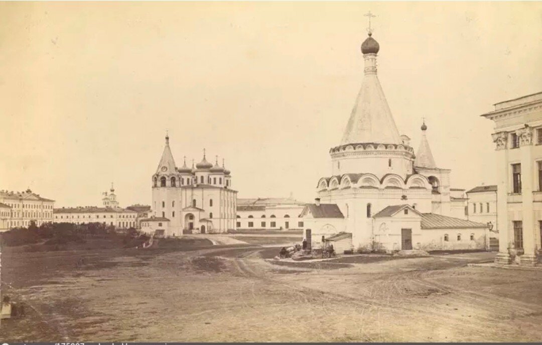 Спасо-Преображенский собор и собор Михаила Архангела.