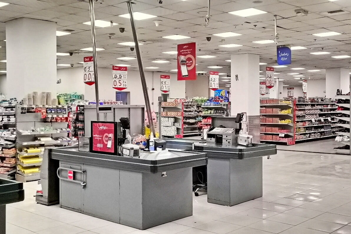 Иордания, Акаба, Carrefur. Будний день, послерабочее время. Касс пять, но и там ни одного человека