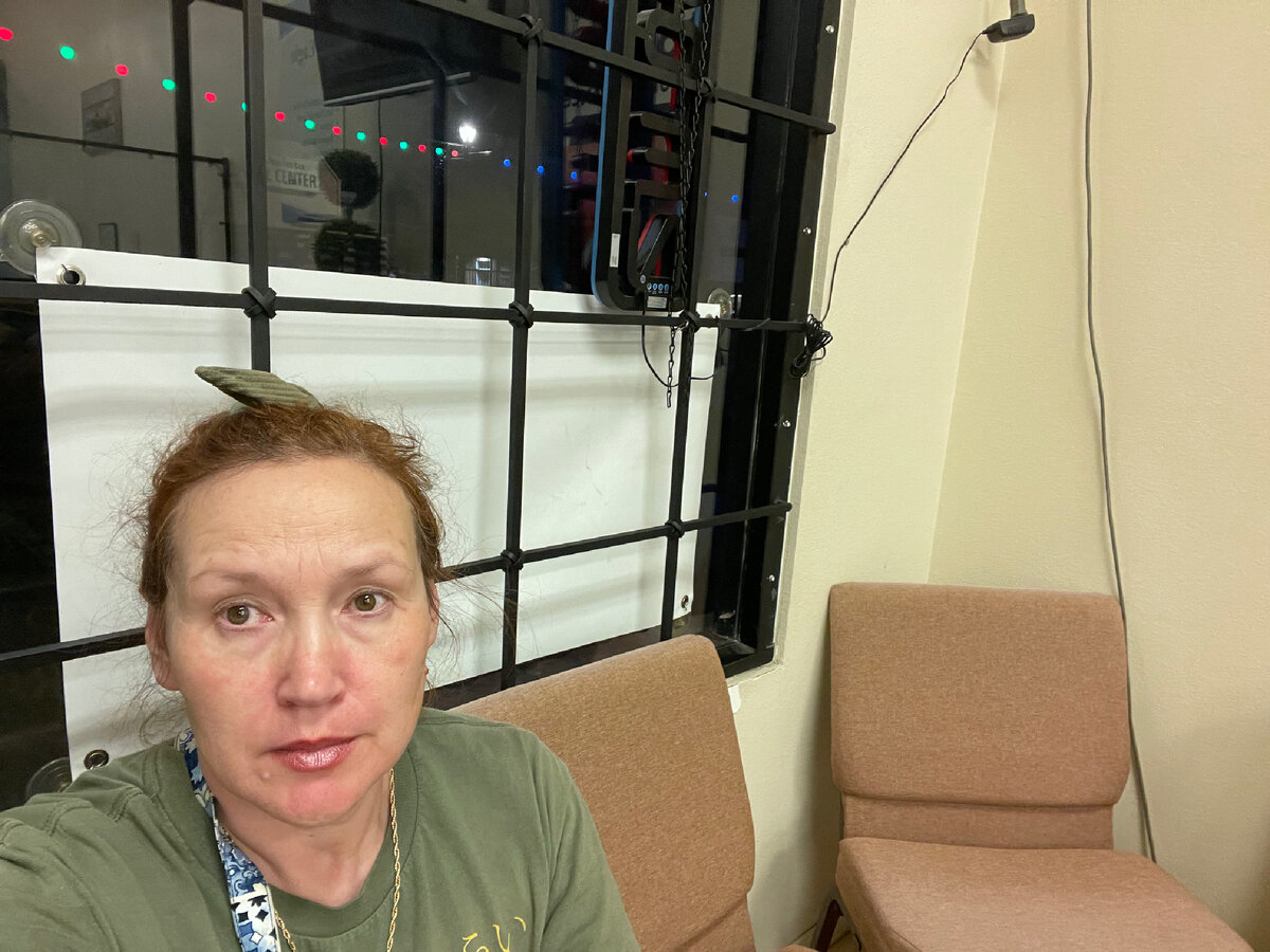 Вкалываешь, вкалываешь, а денег так и нет. Да ещё и платить всем и вся😩