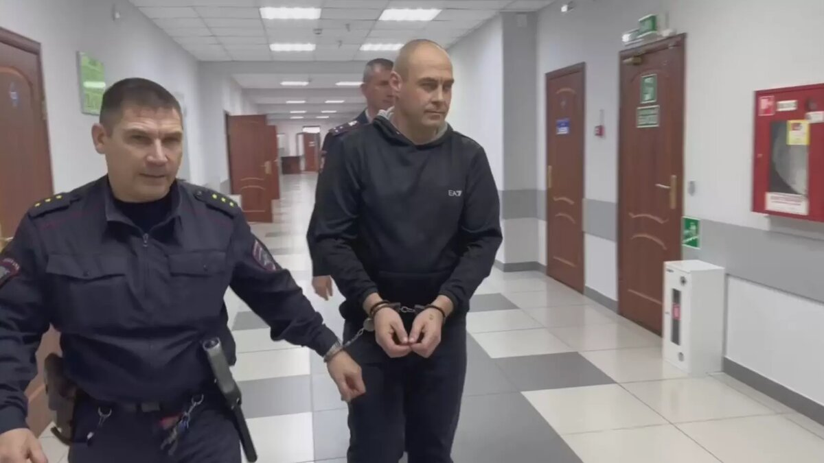     Вчера Саяногорский городской суд вынес приговор ранее судимому местному жителю за разбойное нападение на подростка.