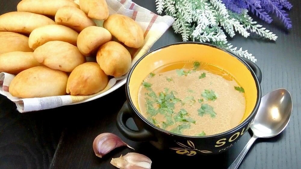 Фото для иллюстрации тетиных слов о сыне: "Ест-пьет в гостях, а seret дома!"