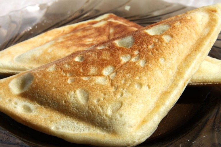 Дрожжевые пирожки с яйцом и зеленым луком